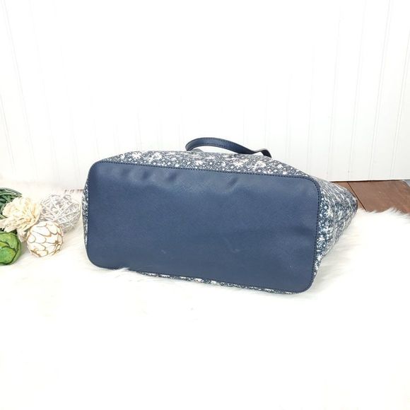 Michael Kors Jet Set Travel Large Carry All Navy Tote with Matching Wallet - Picture 10 of 16